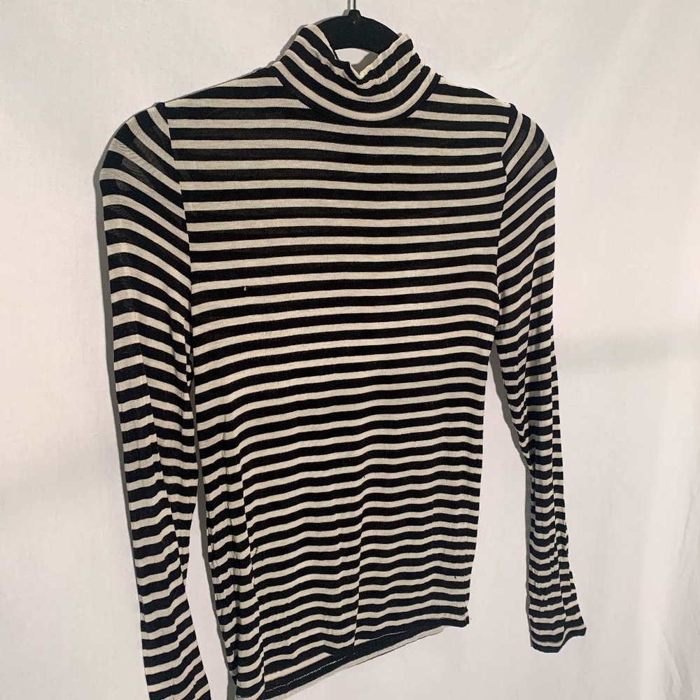 Forever 21 turtleneck - size s - lightly worn